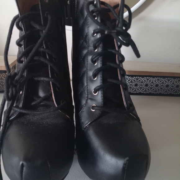 Charlotte Russe Black Lace-Up Quilted Heels - Picture 1 of 5